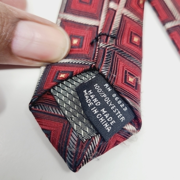 Bergamo New York | Vintage Maroon and Silver/Gray Checker Pattern Tie - Picture 4 of 11
